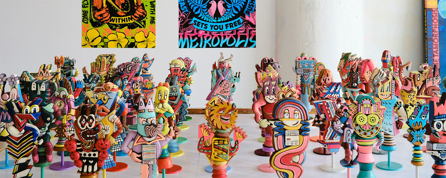 Une collection de figures sculptées et peintes à la main, conçues et produites par FAILE et Deluxx Fluxx pour Herman Miller Gaming.