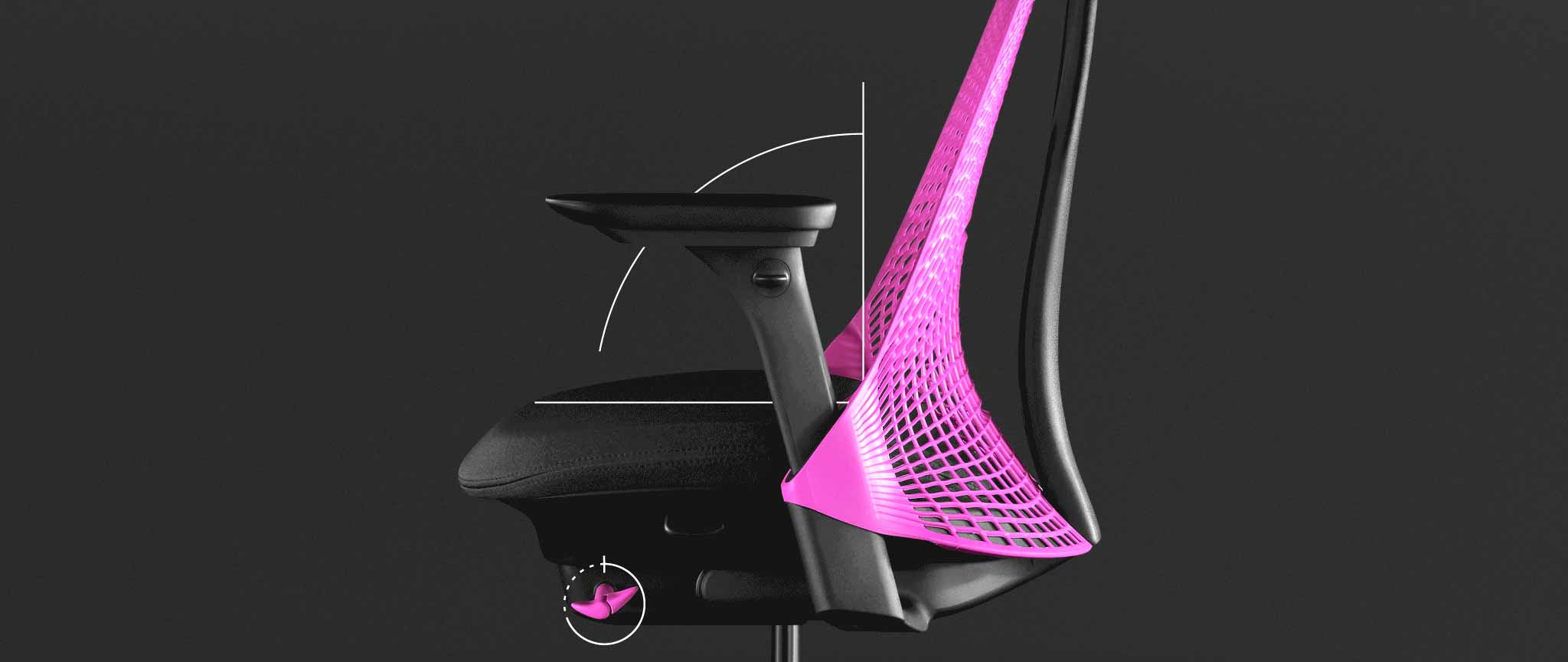 Vue latérale d'un fauteuil de jeu Sayl rose et noir de Herman Miller, superposée à des graphiques blancs mettant en évidence l'angle d'assise vers l'avant.