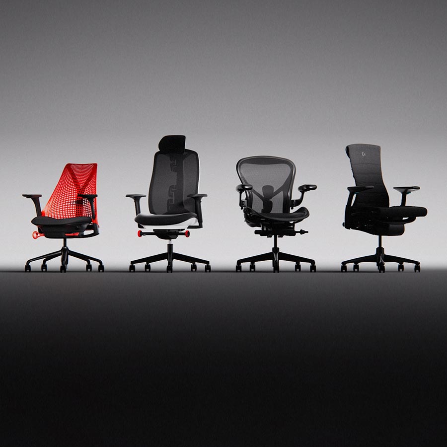 Quatre chaises de gaming Herman Miller alignées sur un fond gris, dont une Sayl en rouge et noir, une Vantum en blanc Polor et noir, une Aeron en noir onyx et une Embody en noir.