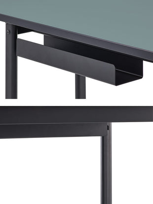 Vue arrière d'un bureau Mode de Herman Miller, montrant la gestion intégrée des câbles.