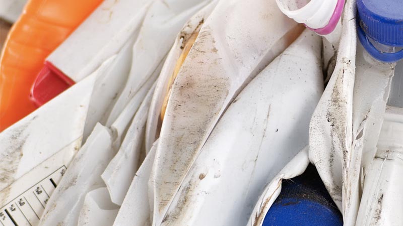 Vidéo montrant l'évolution du siège de bureau Aeron jusqu'à la dernière innovation utilisant des plastiques récupérés dans l'océan pour la fabrication des sièges