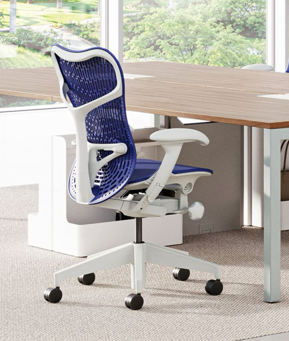 Siège de bureau Mirra 2 Butterfly en Ultramarine Bleu