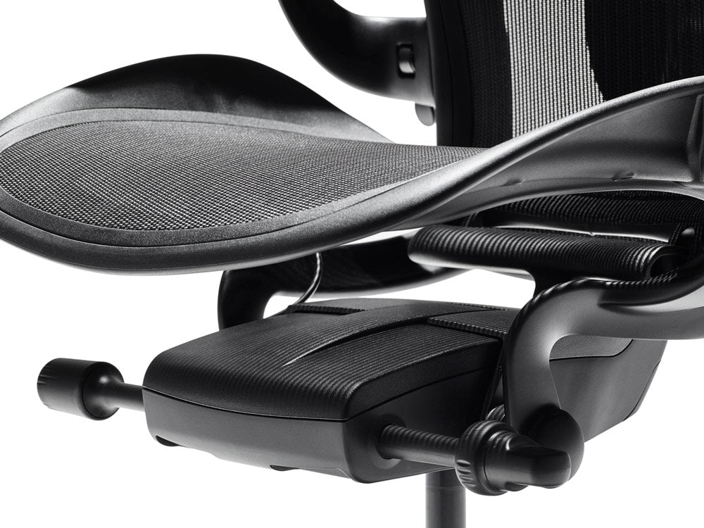 Mécanisme de basculement d'un fauteuil Herman Miller Aeron noir Onyx
