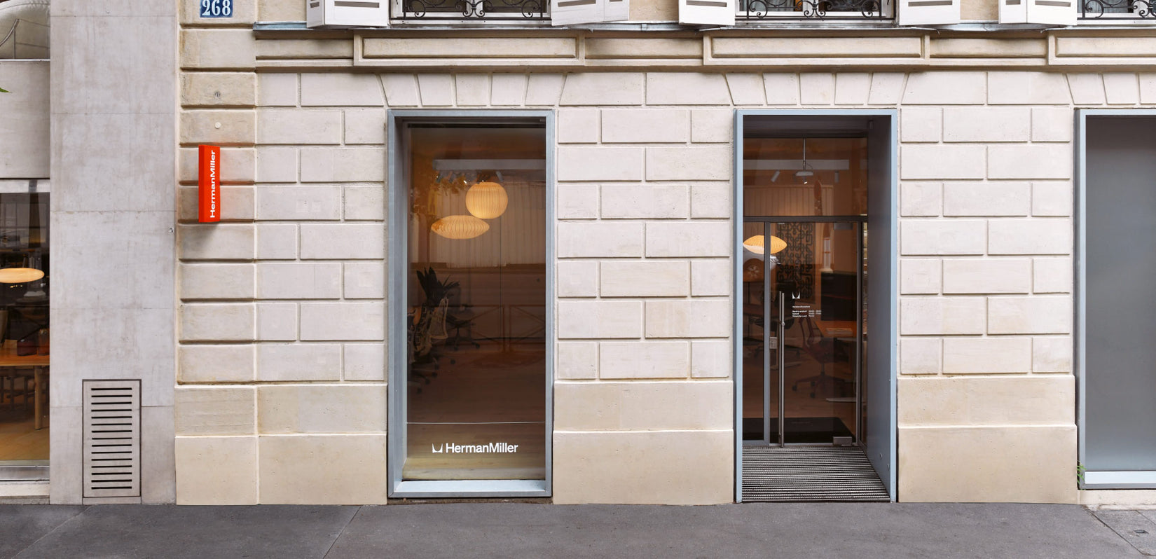 La façade du showroom Herman Miller à Paris.