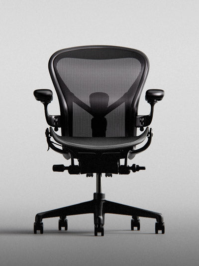 Vue de face du fauteuil gaming Aeron en noir onyx.
