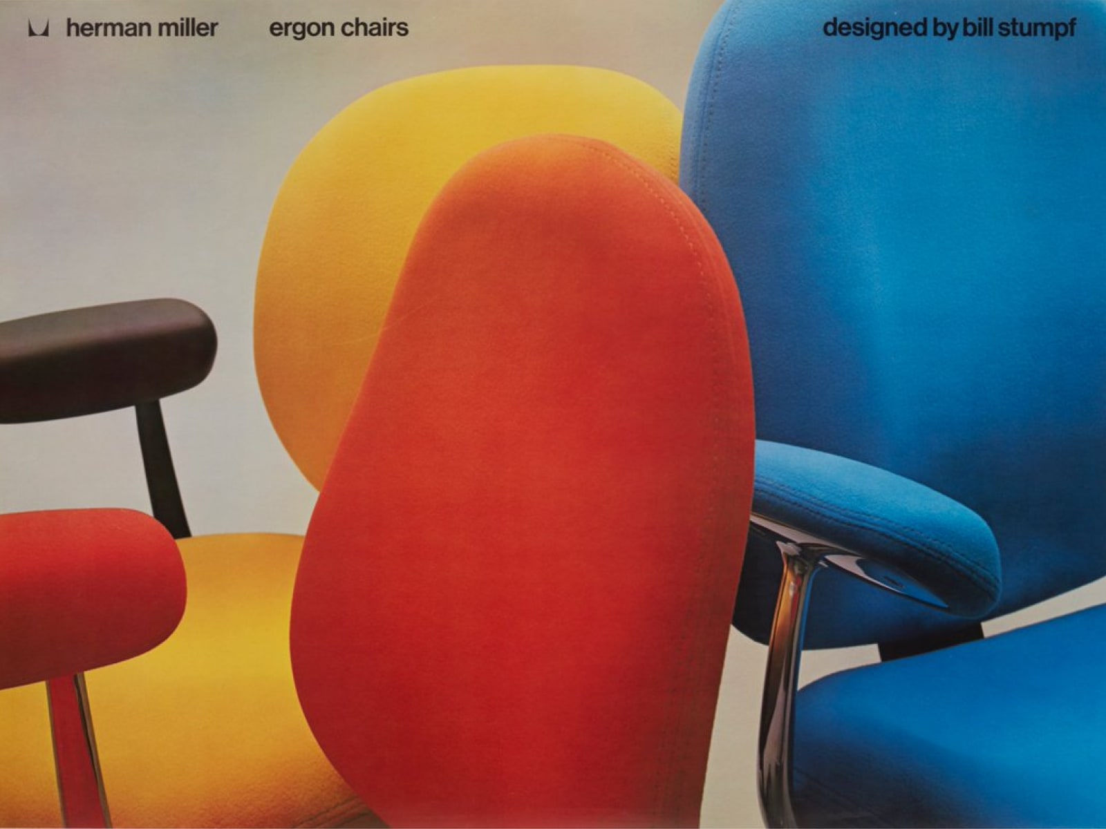 Trois chaises Herman Miller Ergon en rouge, jaune et bleu